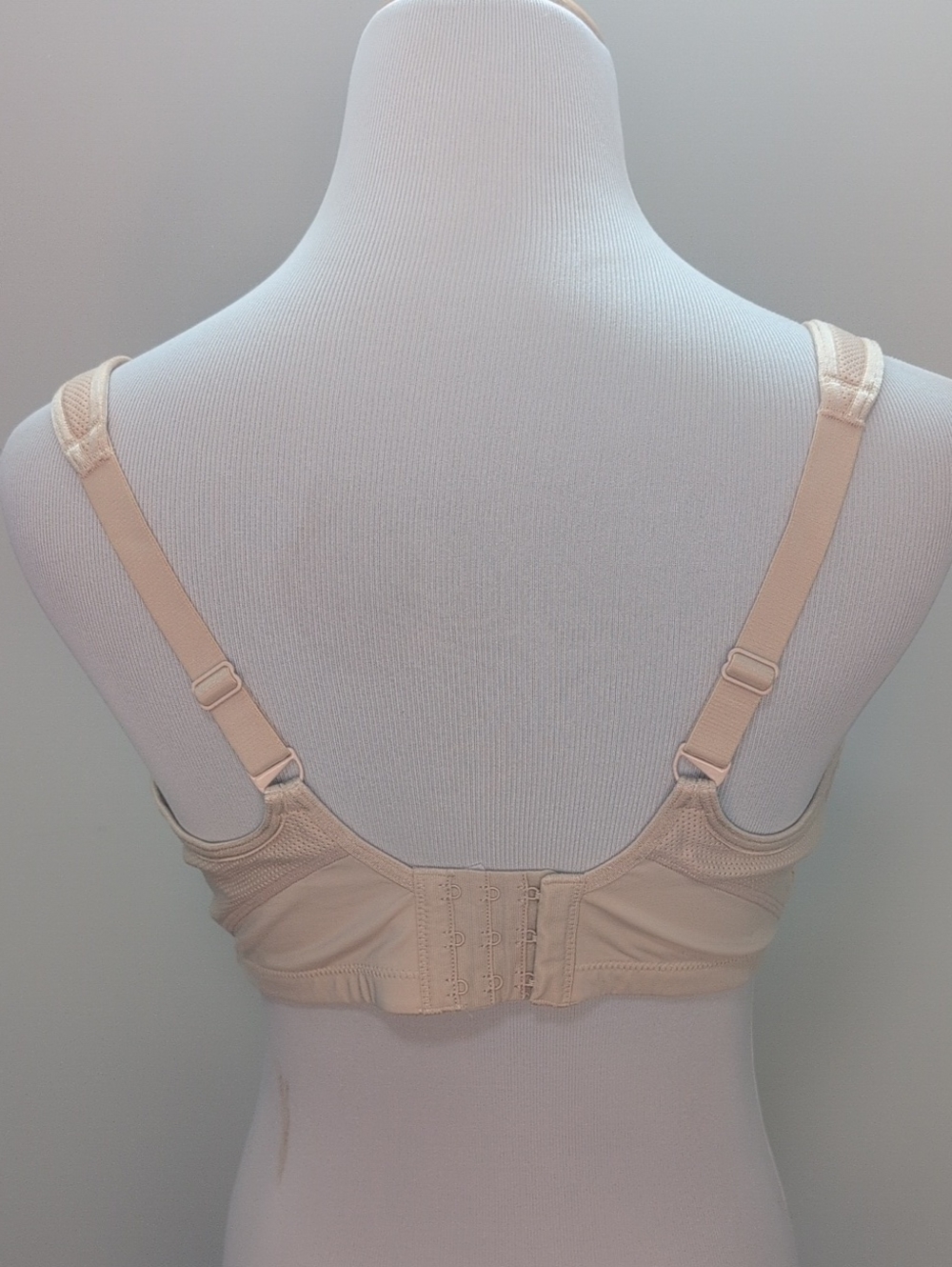 Title Nine Bra, Underwire, Nude, Padded Shoulder Strap, Women's 36DD - Picture 4 of 8